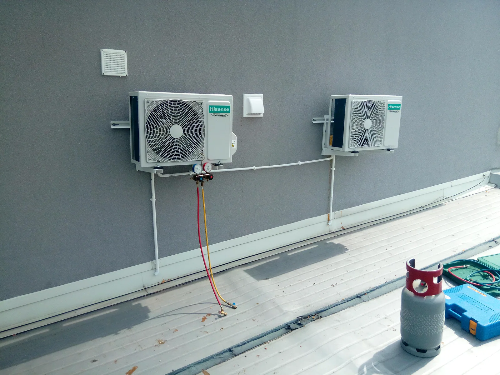 Uruchomienie i pomiary instalacji klimatyzacji Hisense